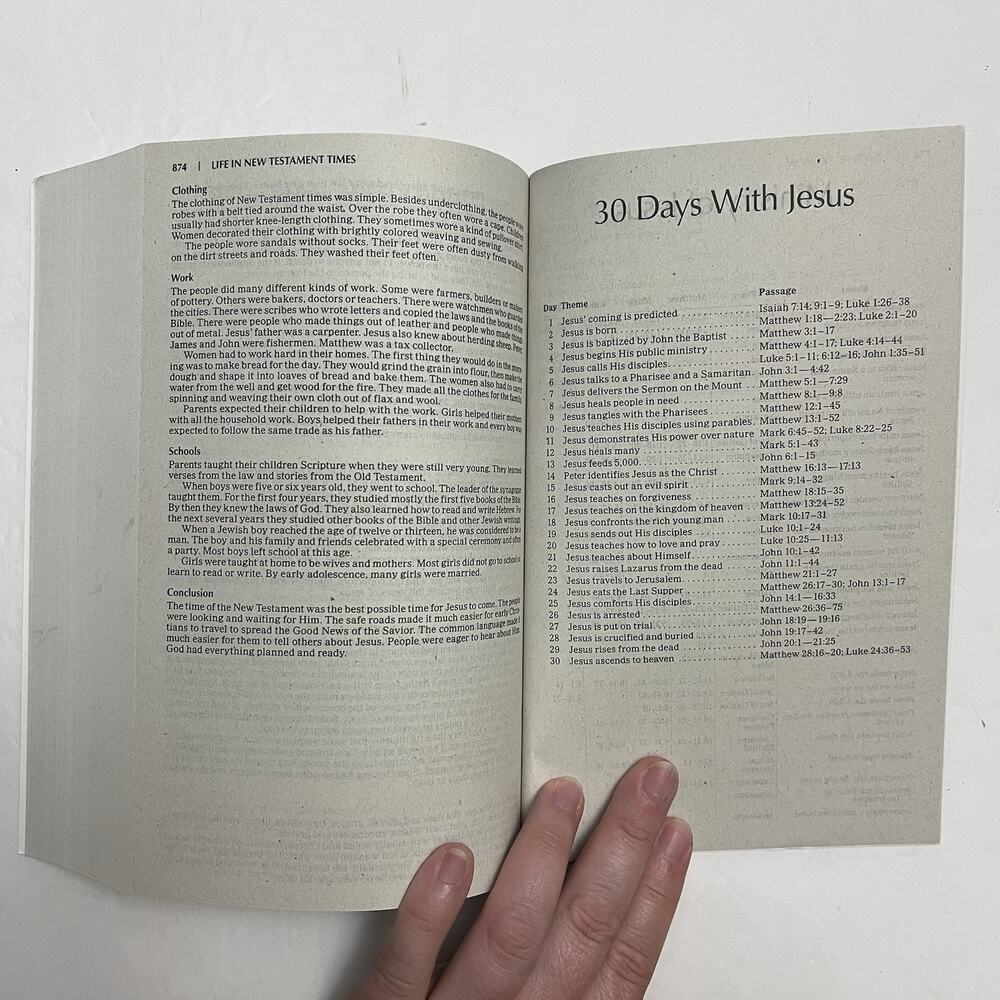 NKJV New King James Version Bible Paperback Thomas Nelson - Picture 6 of 9